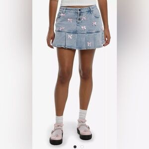 Sweet Society pleated Mini Skirt with Pink  bow Accents